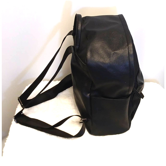 Backpack Vegan Leather with Zippered Closure & Side Pockets - Picture 3 of 9